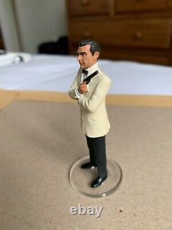 CORGI ICON JAMES BOND 007 Sean Connery white Suit