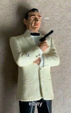 CORGI ICON JAMES BOND 007 Sean Connery white Suit