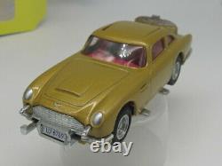 CORGI JAMES BOND'S 007 ASTON MARTIN DB5 GOLDFINGER SEAN CONNERY 04204 GOLD Car