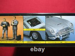 James Bond Goldfinger 1964 Aston Martin DB5 Sean Connery 007 Figure Model 124