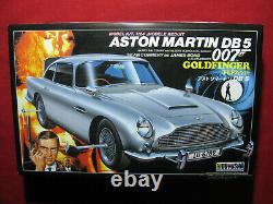 James Bond Goldfinger Aston Martin DB 5 Sean Connery 007 Figure Doyusha 124 DB5
